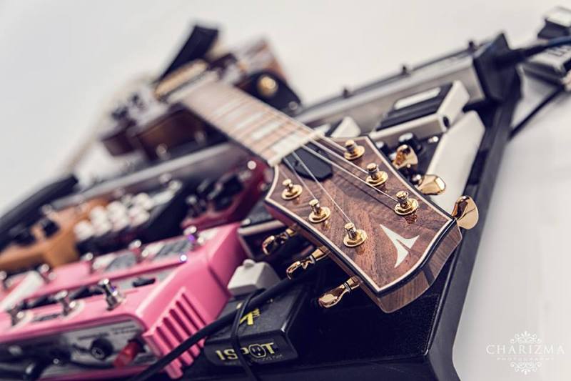 vesper guitars electric headstock closeup.jpg